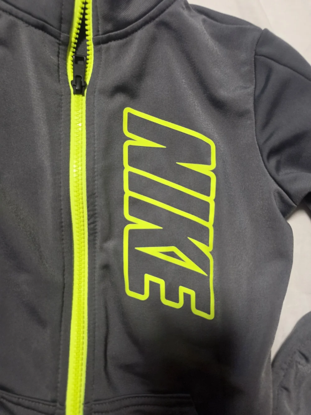 Nike kids zip